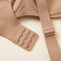 Beige | Detalle del cierre y hebilla, foto 6 de 7